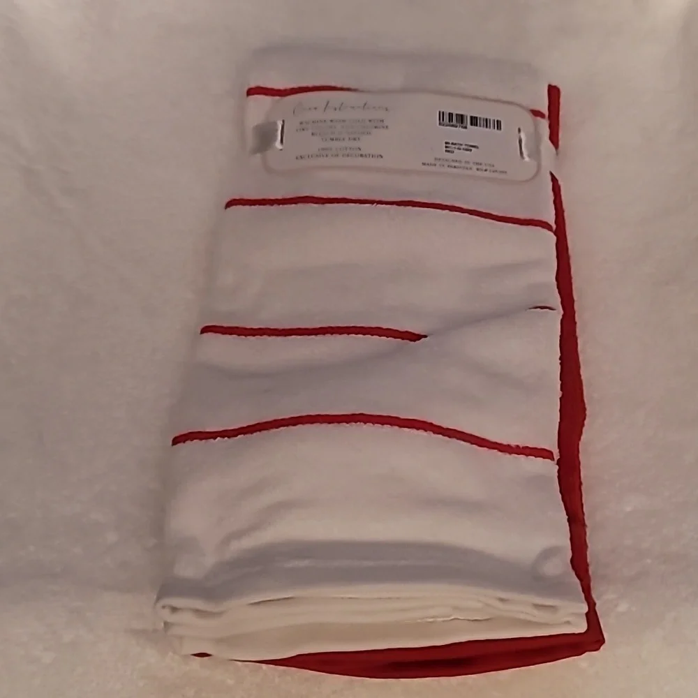 NWT 2 pack Hand Towels
